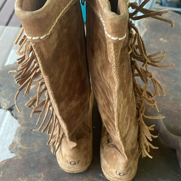 Ugg Australia Mammoth Suede Fringe Boots, EUC - Picture 5 of 10